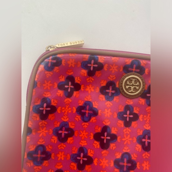 SUNDAY SALE! 🎉🌸 Tory Burch iPad Holder w/ Gold Hardware 9x10 Inches - Picture 3 of 7